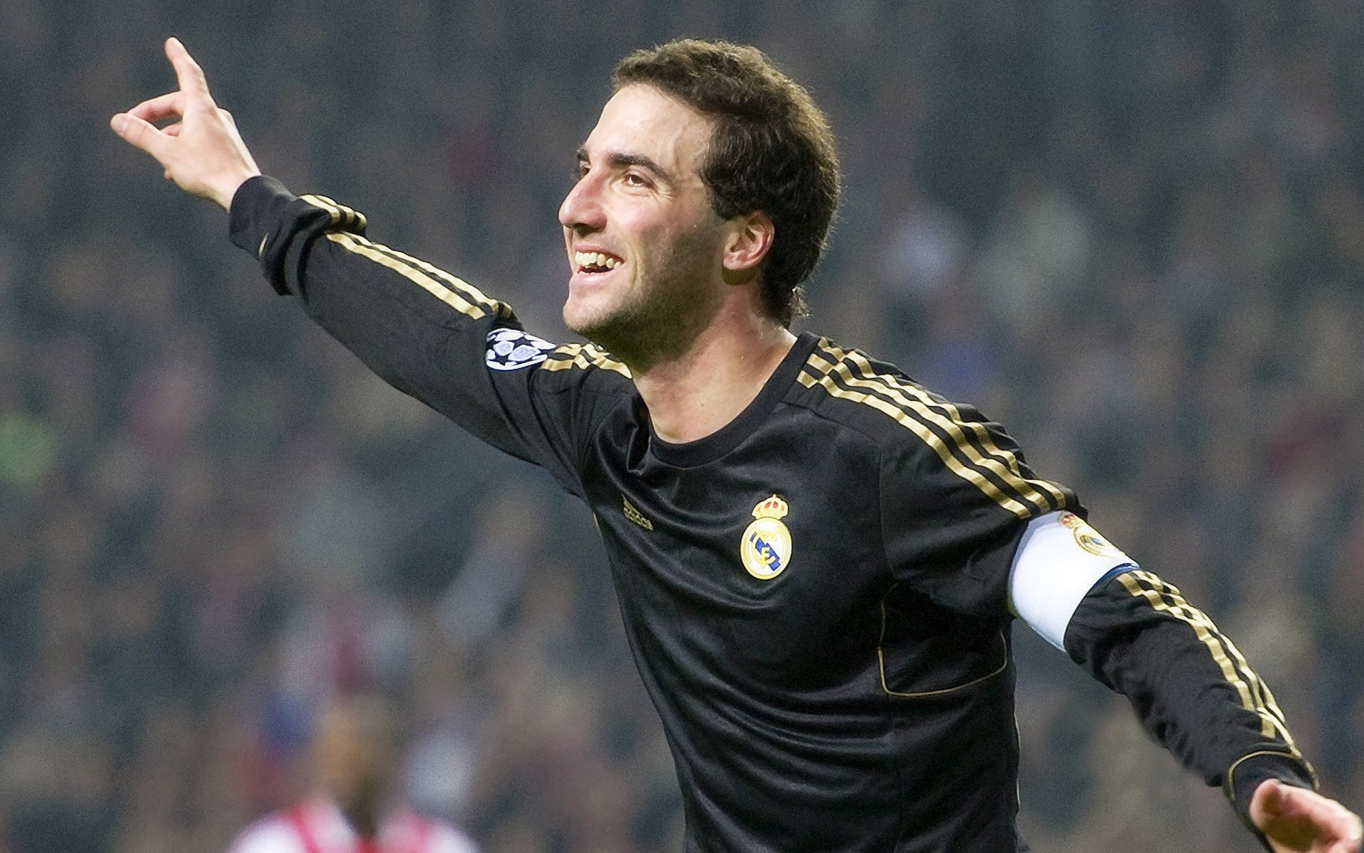 勇士队全力拼搏,追逐历史三连冠,勇士4年夺三冠对手